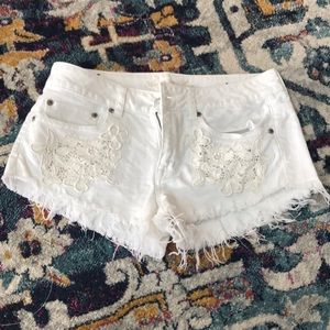American eagle size 6 white shortie